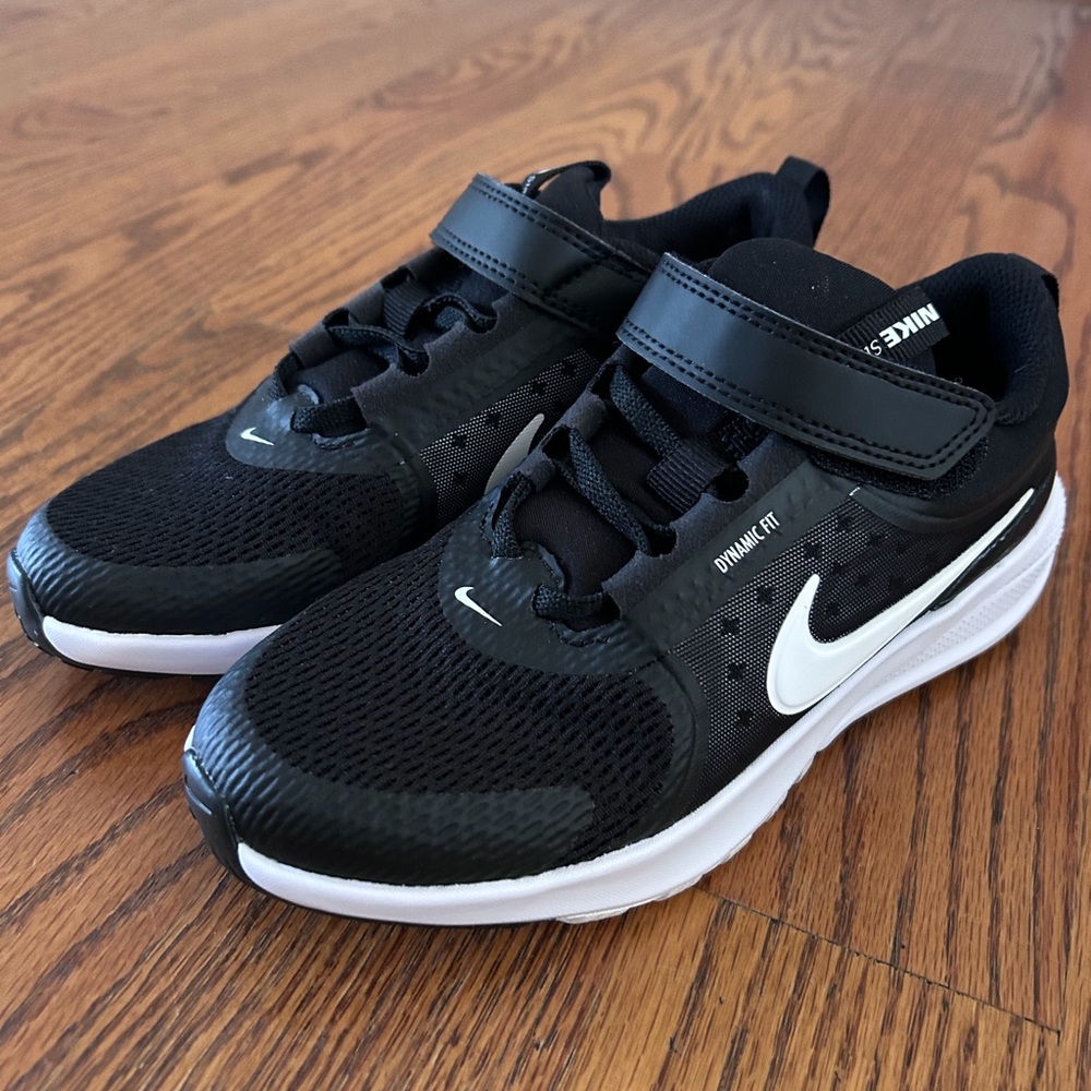 Nike Star Runner 5 size 2 youth